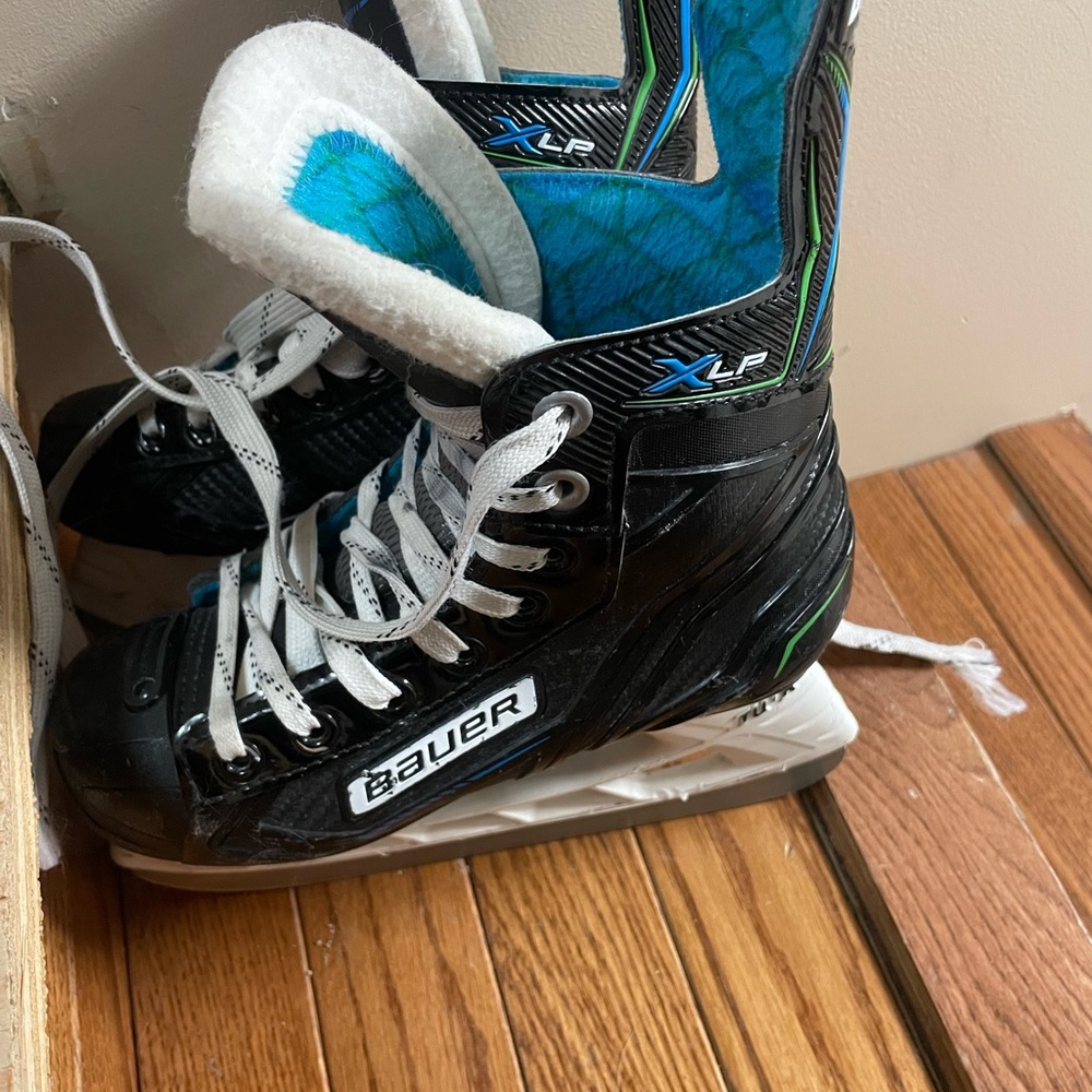 Bauer Black and Blue XLP Ice Skates